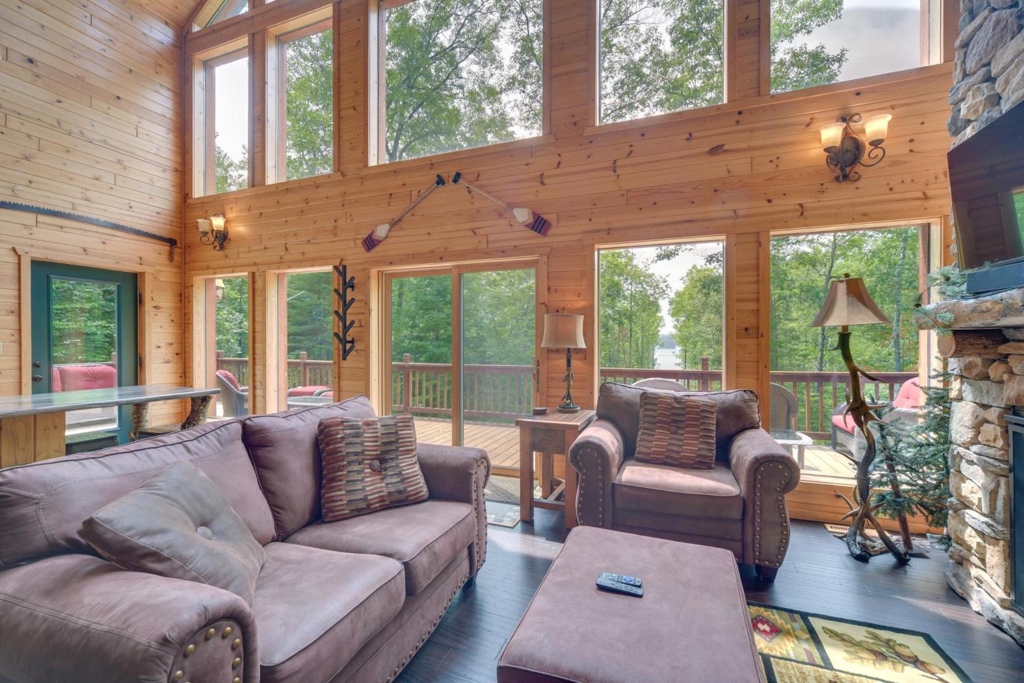 Scenic Hayward Lake View Retreat With Fire Pit 外观 照片