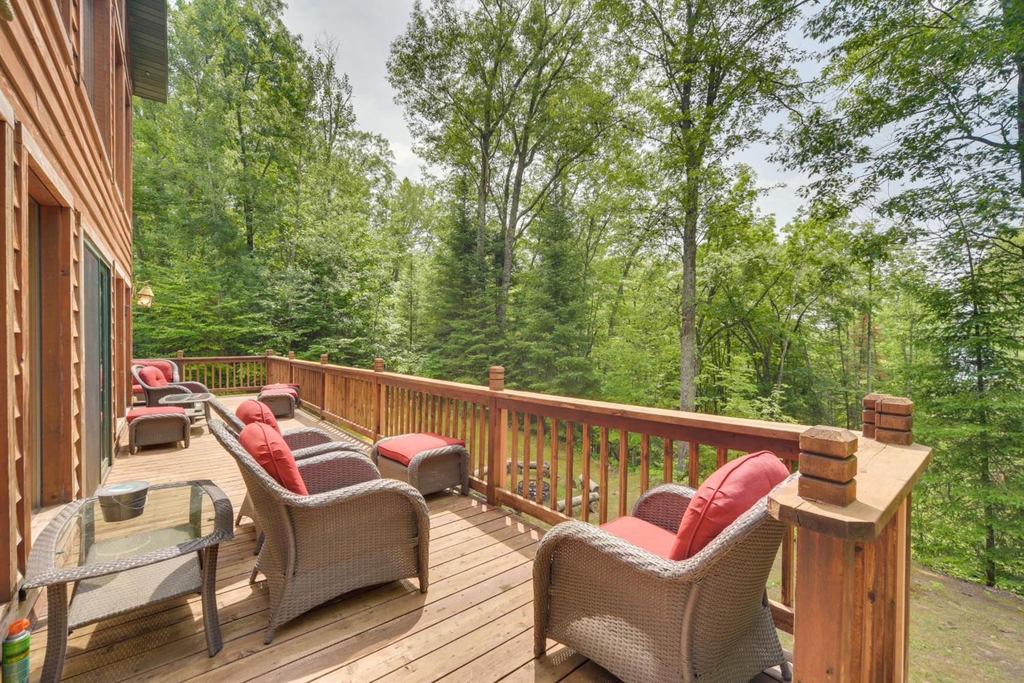 Scenic Hayward Lake View Retreat With Fire Pit 外观 照片
