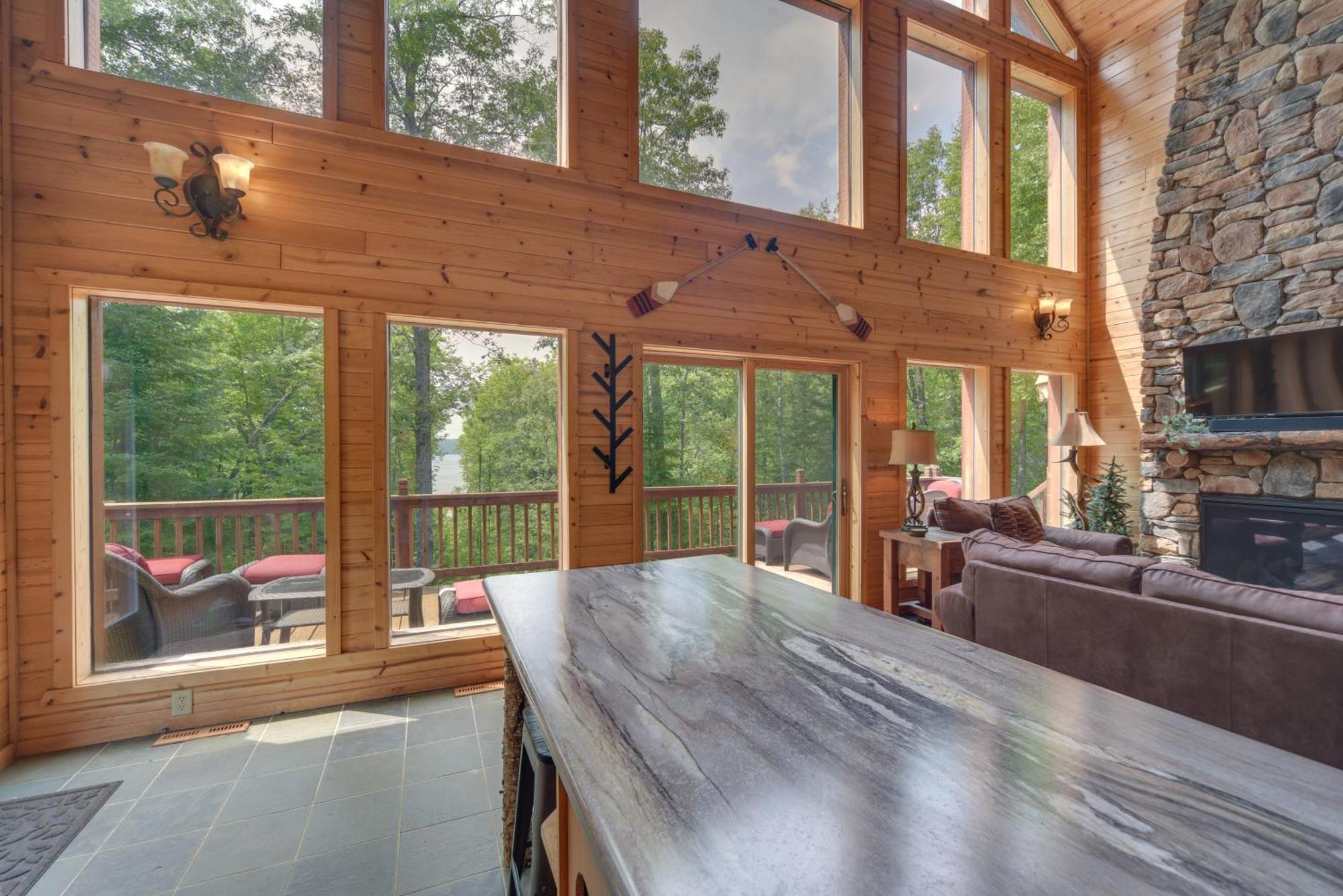 Scenic Hayward Lake View Retreat With Fire Pit 外观 照片
