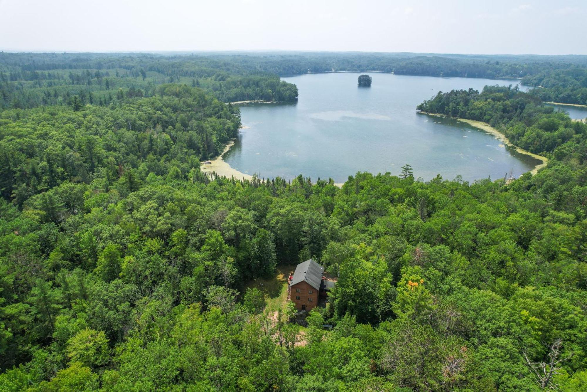 Scenic Hayward Lake View Retreat With Fire Pit 外观 照片