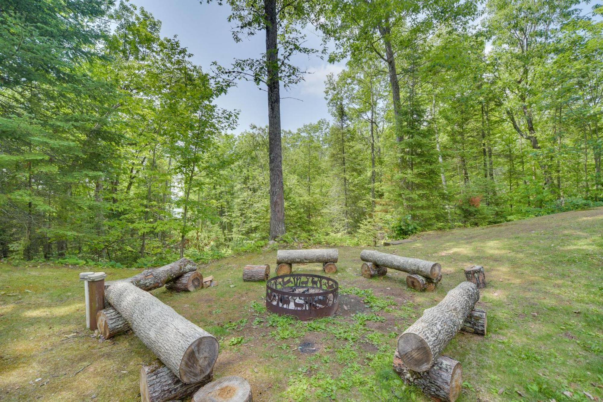 Scenic Hayward Lake View Retreat With Fire Pit 外观 照片