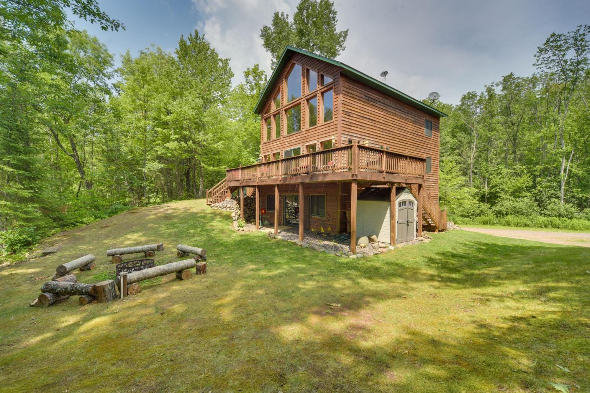 Scenic Hayward Lake View Retreat With Fire Pit 外观 照片