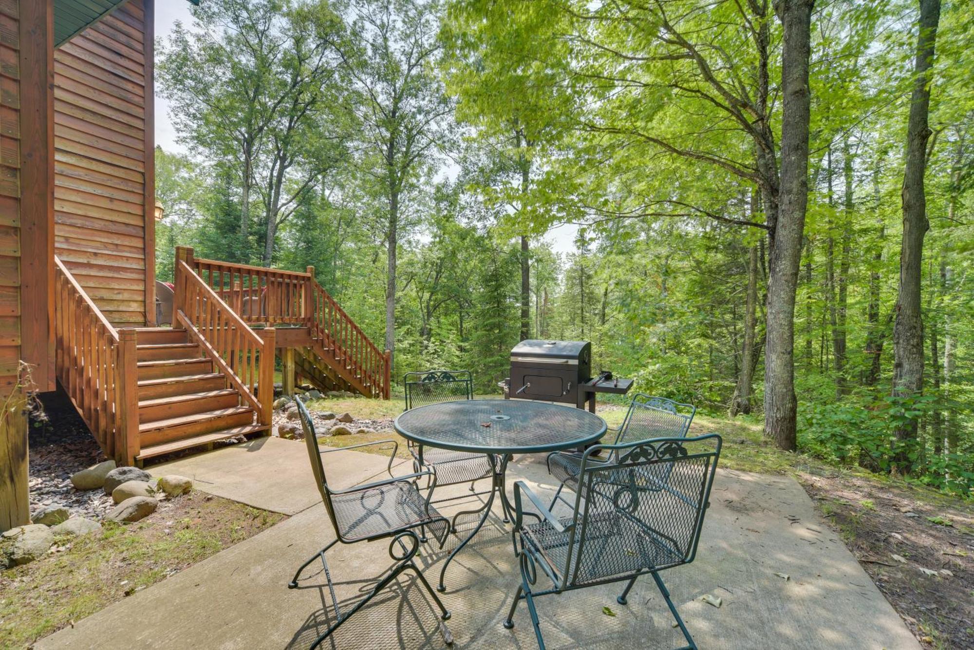 Scenic Hayward Lake View Retreat With Fire Pit 外观 照片